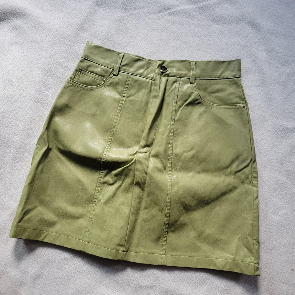 NWOT Daphnea Green Faux Leather Skirt - Picture 5 of 6